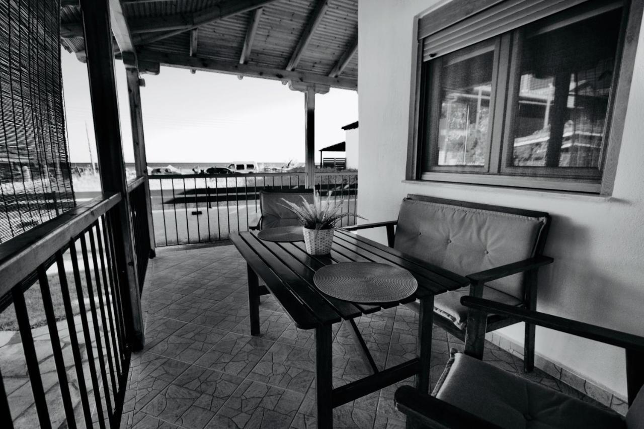 Enalio Beach House Nea Kallikrateia Exterior photo