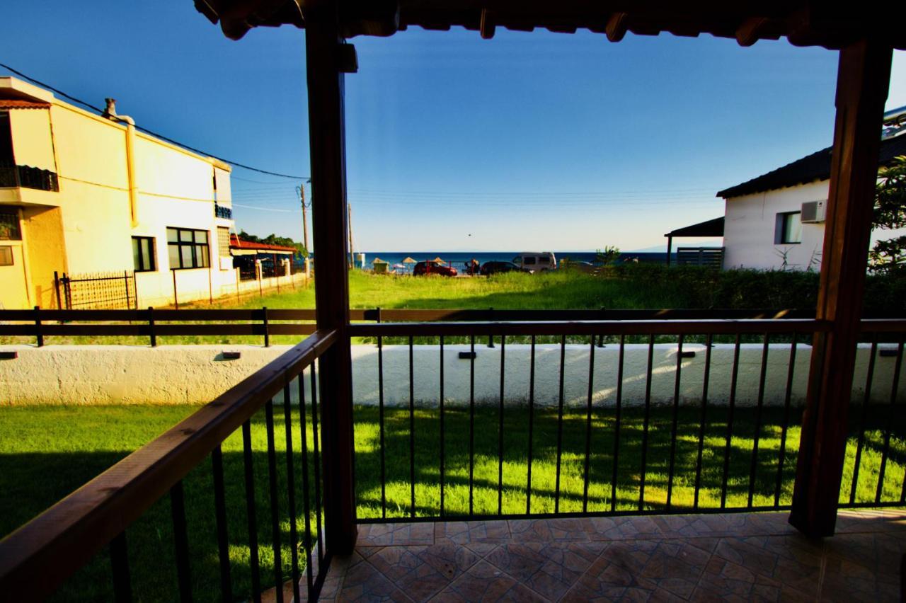 Enalio Beach House Nea Kallikrateia Exterior photo